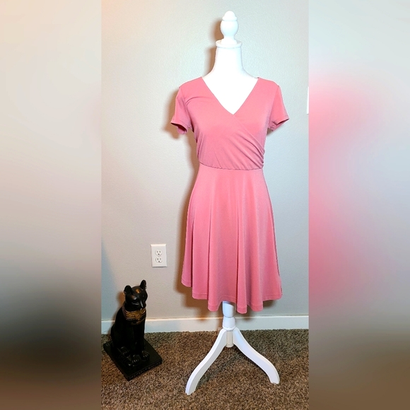 Maurices Fitted Women's Dress Size Small Pink Short Sleeve V-Neck Fit & Flare - Picture 2 of 7
